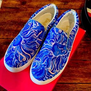 Lilly Pulitzer Julie Sneaker is Whispurr Coastal Blue